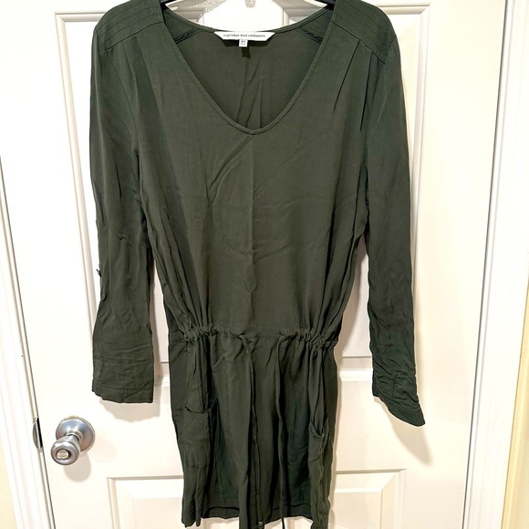 cupcakes & cashmere Dresses & Skirts - Cupcakes & Cashmere boutique Army Green Dress. Size XS